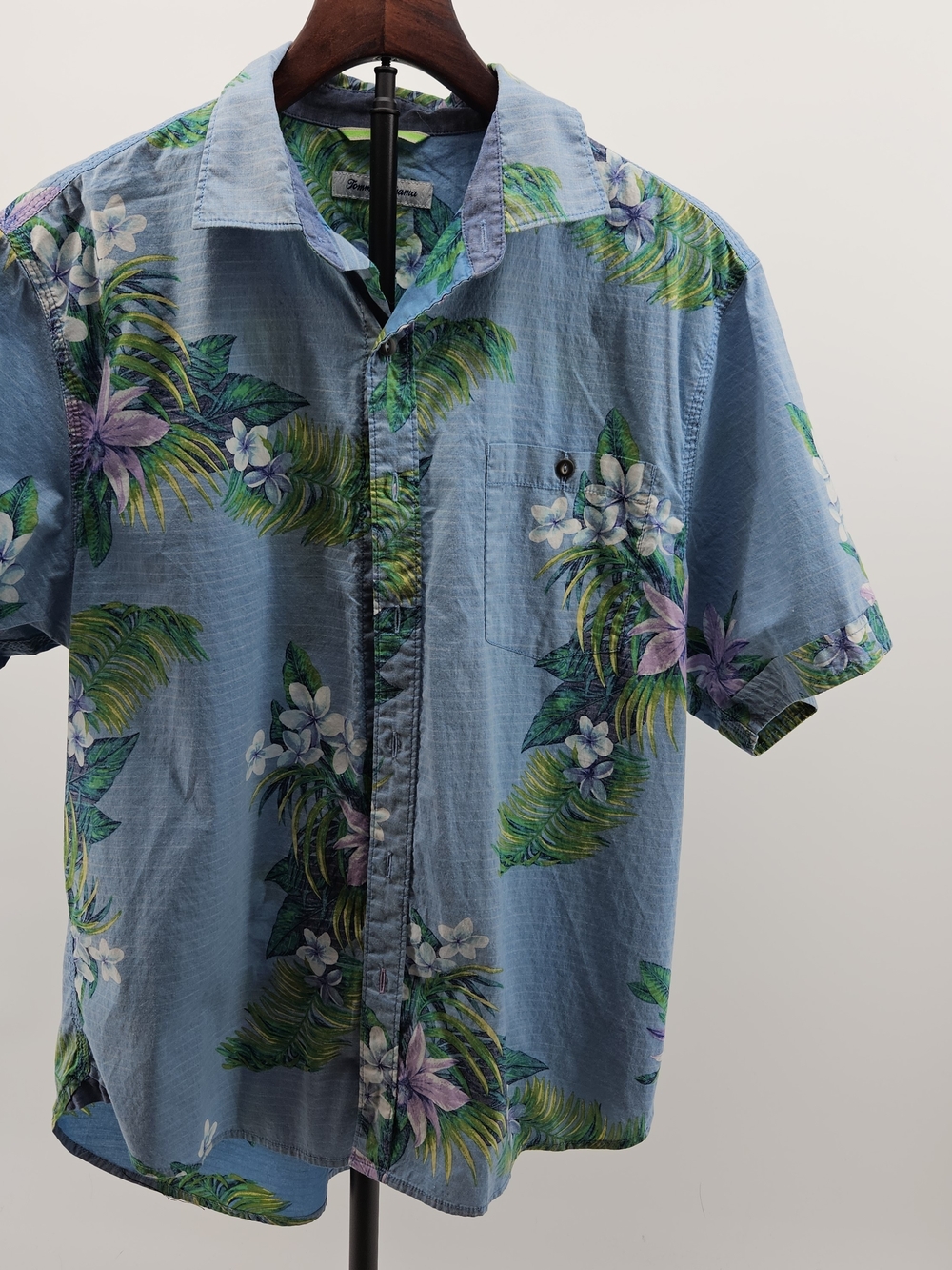 ISLAND ESCAPE Tommy Bahama Men’s Medium Blue Tropical Shirt